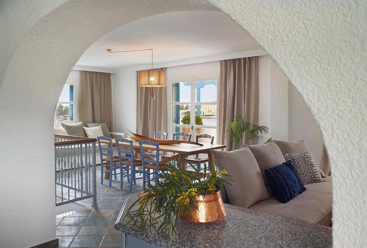 Nikis Village Poros Town ภายนอก รูปภาพ